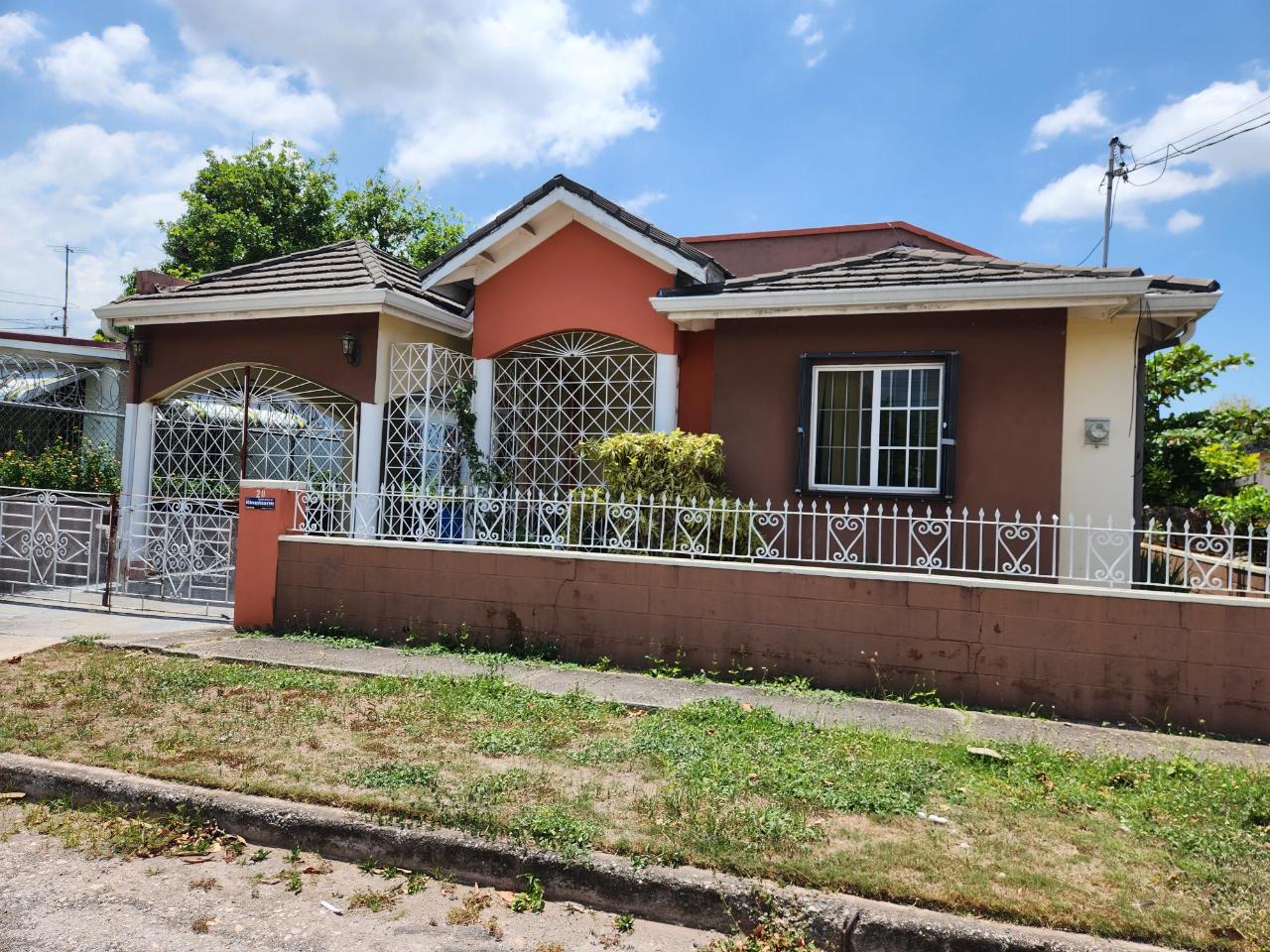 House for Sale   Kingston 20