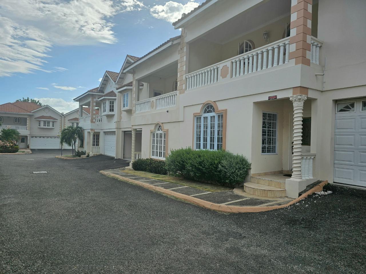 Townhouse for Sale   Kingston 10