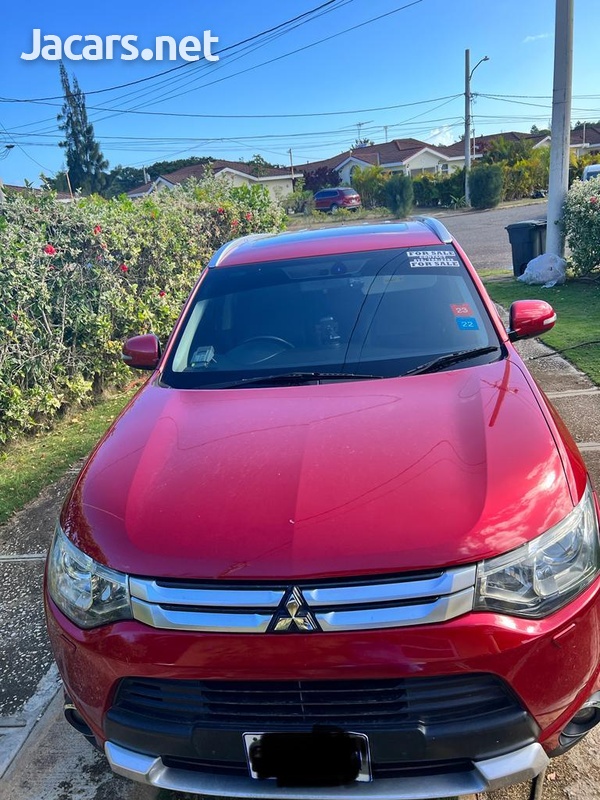 Mitsubishi Outlander or Airtrek 2,4L 2015