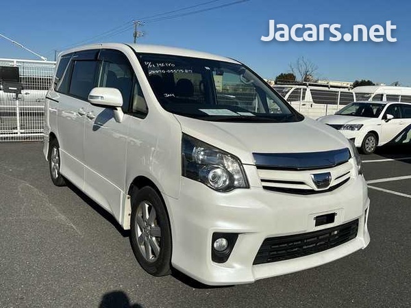 Toyota Noah 2,0L 2013