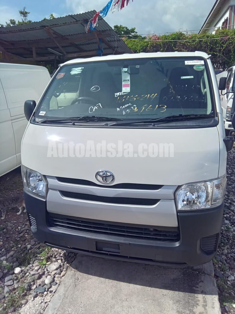 2016 Toyota Hiace panel