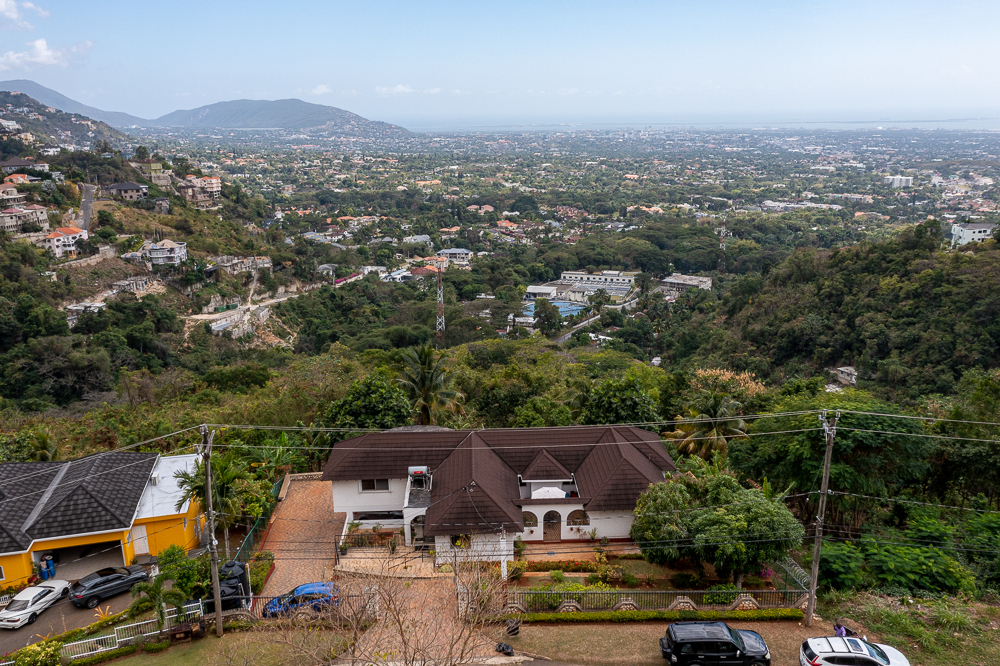 House for Sale   Kingston 9