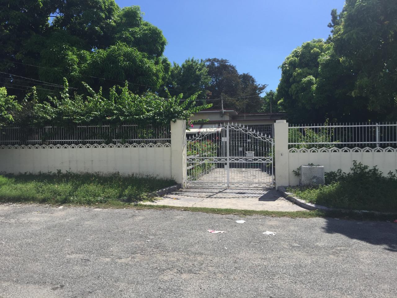 House for Sale   Kingston 10