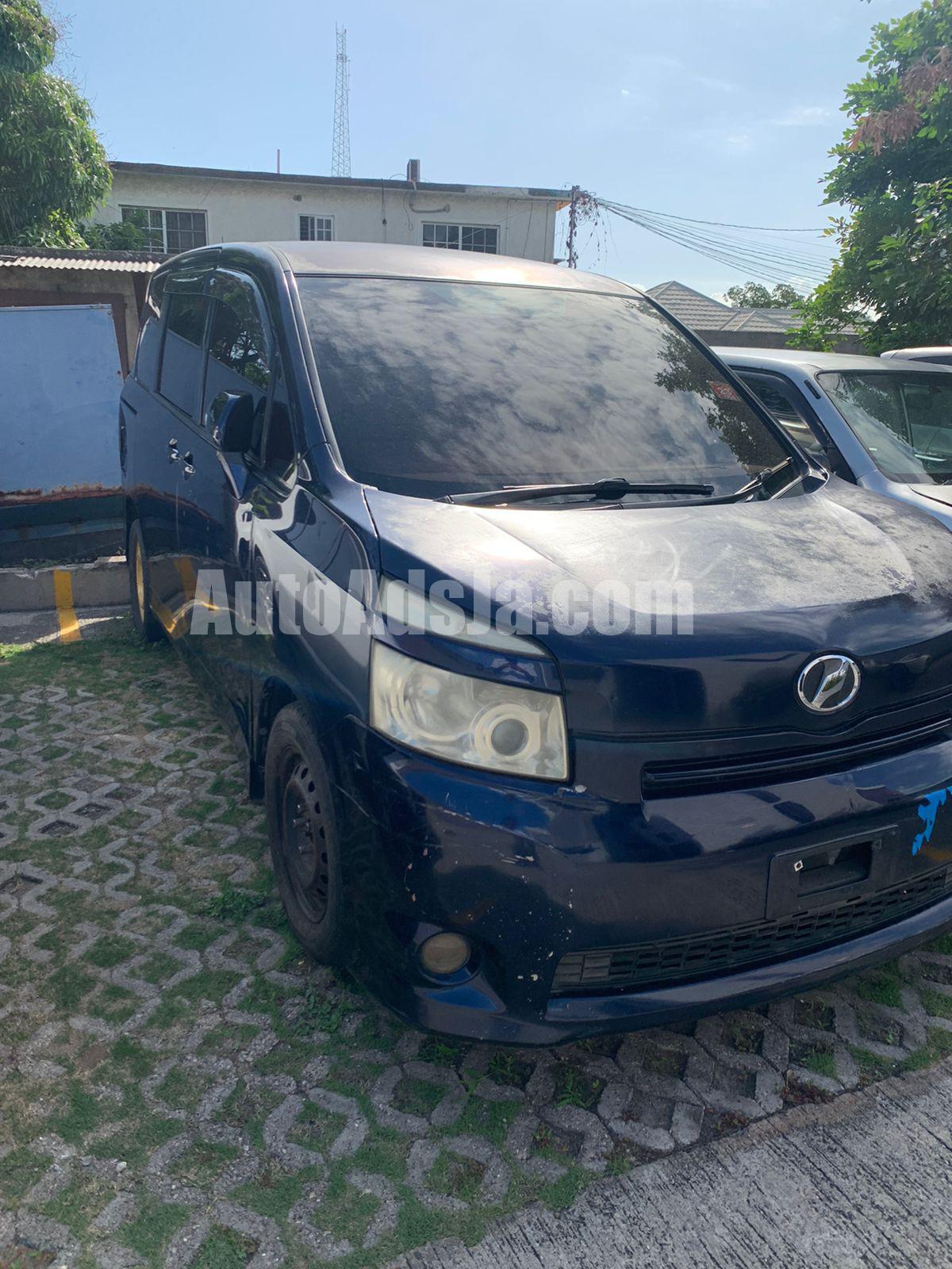 2010 Toyota Voxy