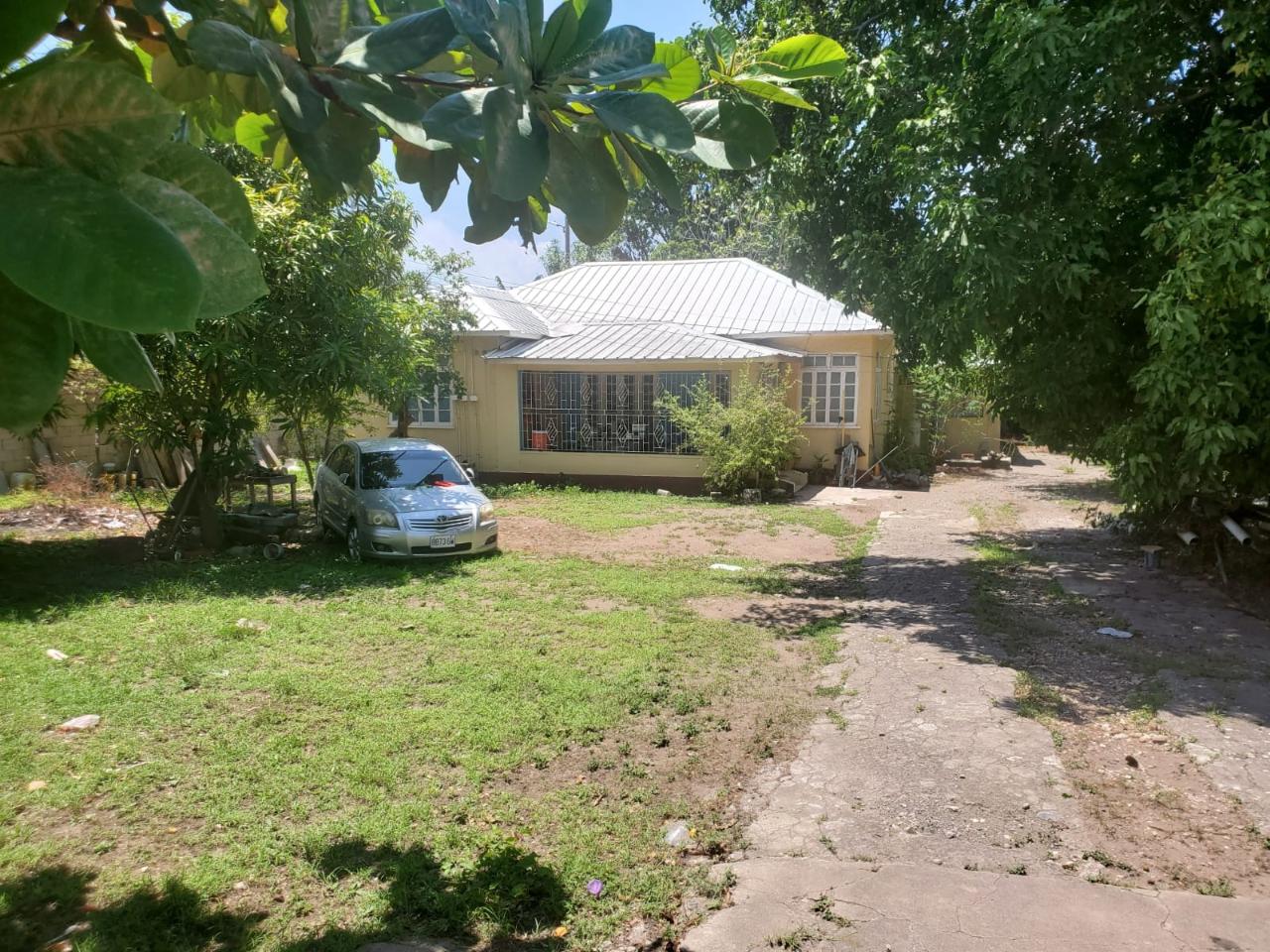 House for Sale   Kingston 10