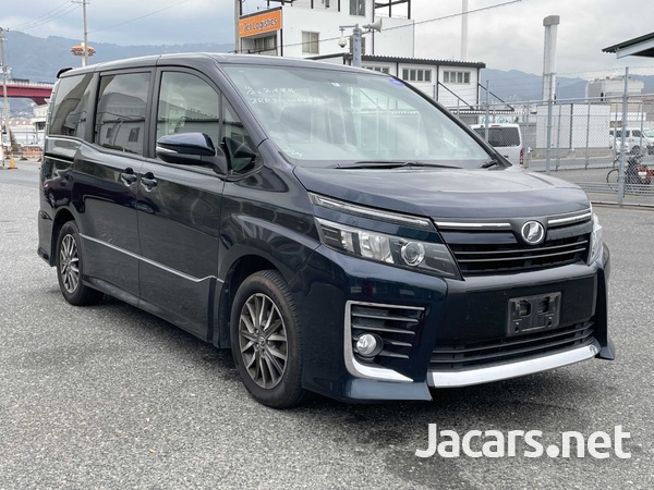 Toyota Voxy 2,0L 2014