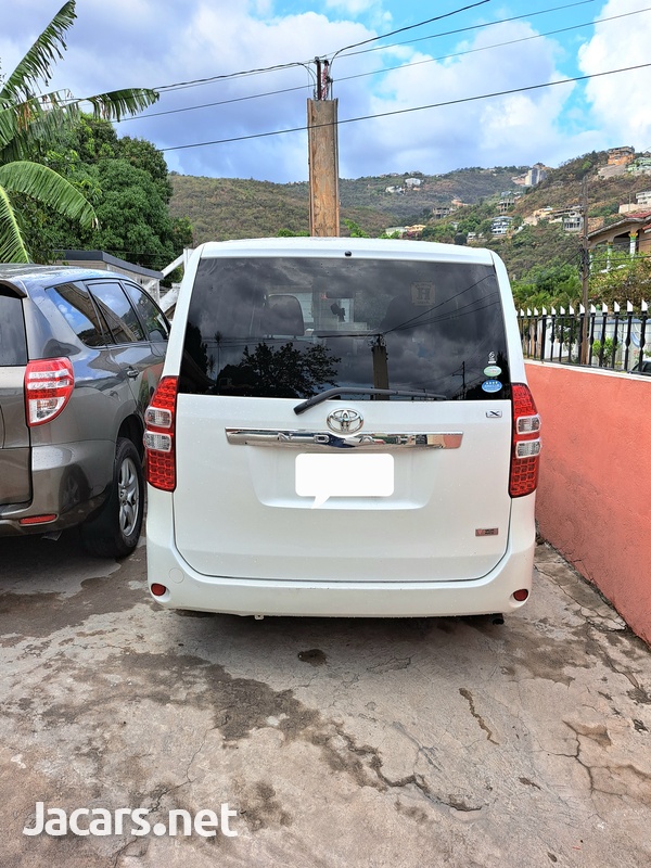 Toyota Noah 1,8L 2011