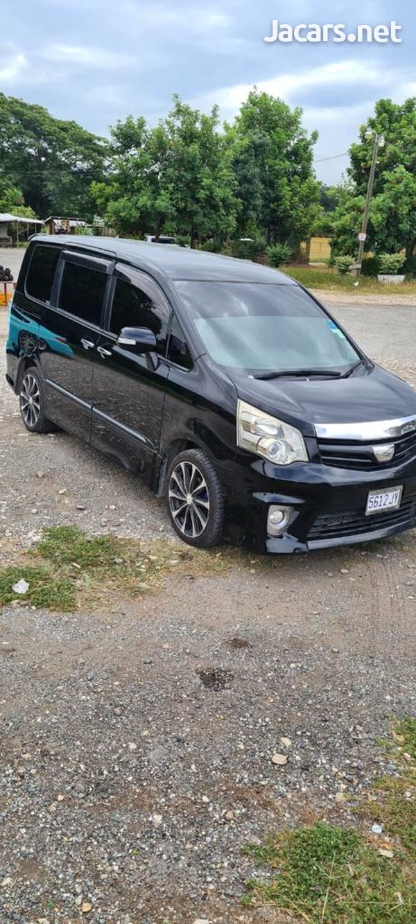 Toyota Noah 2,0L 2012