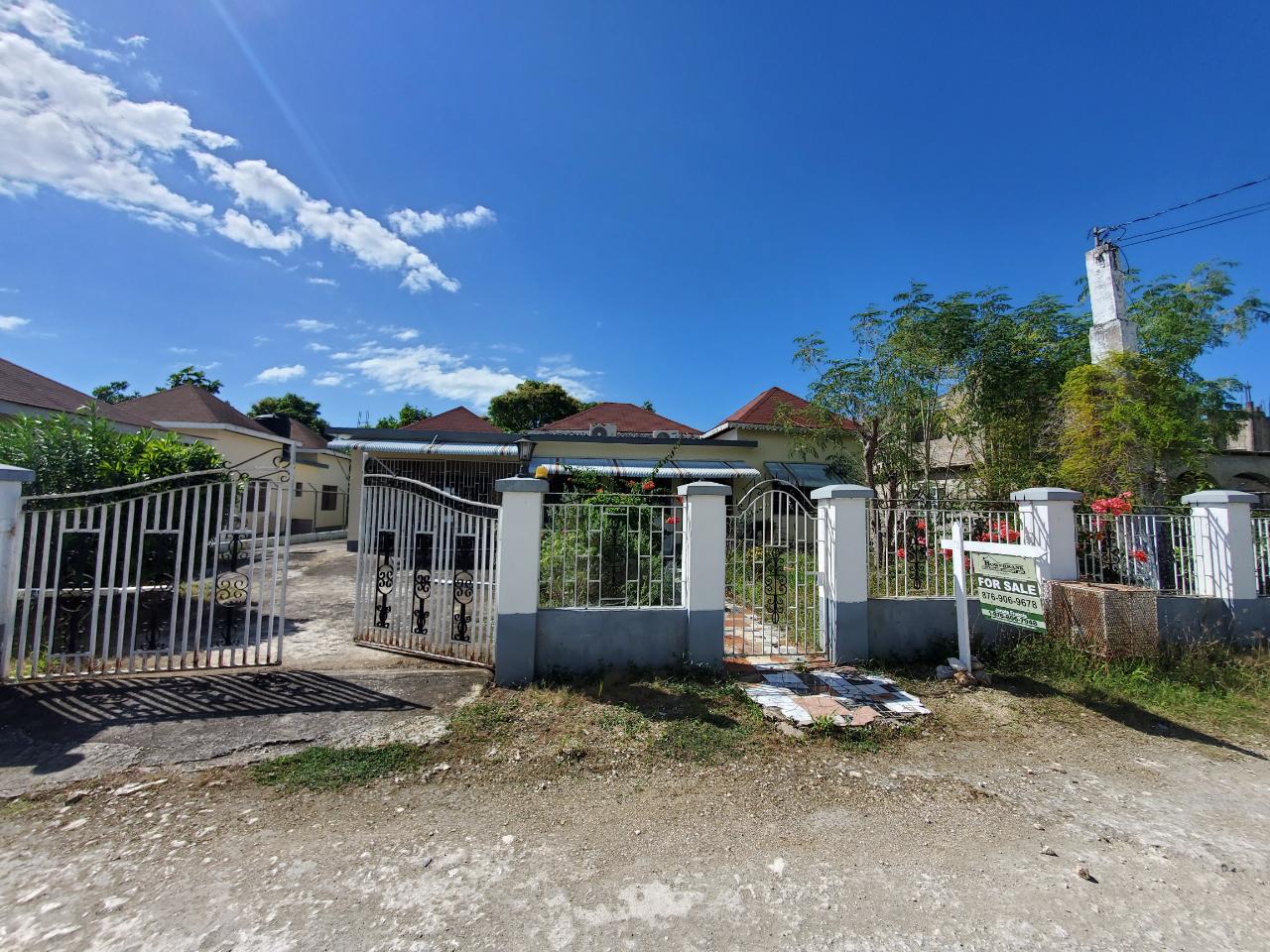 House for Sale   Savanna-La-Mar