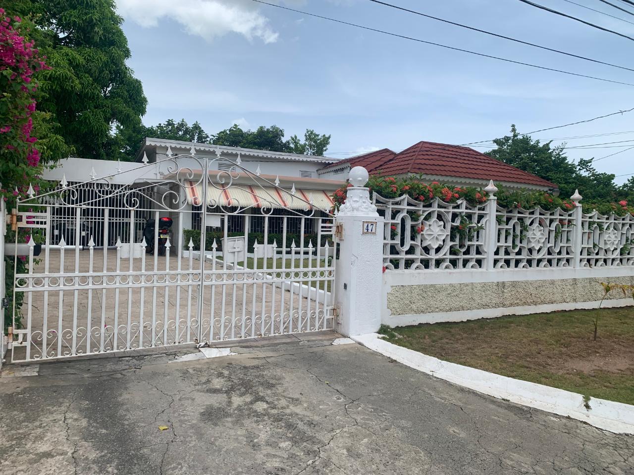 House for Sale   Kingston 10