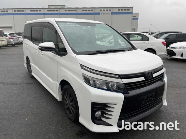 Toyota Voxy 2,0L 2014