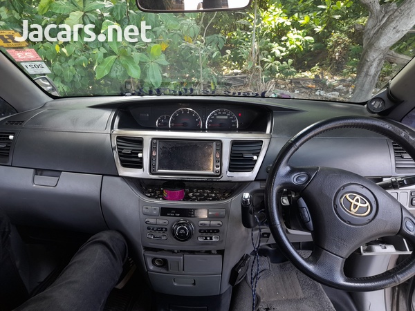 Toyota Voxy 1,5L 2006