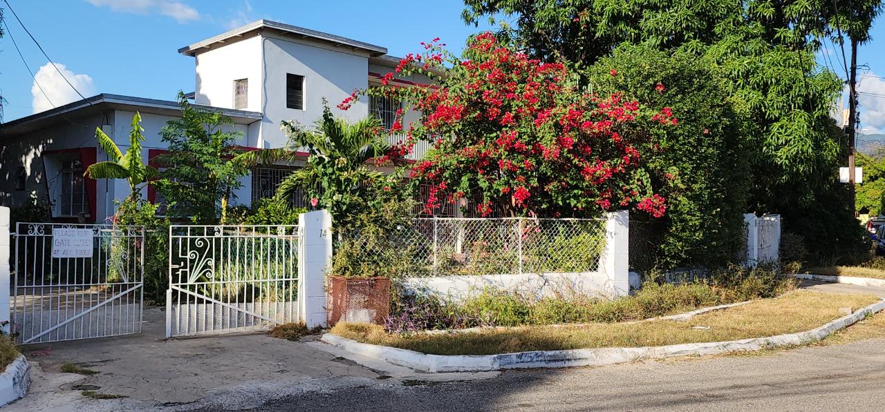 House for Sale   Kingston 10