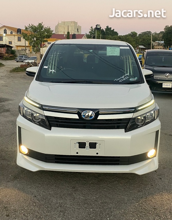 Toyota Voxy 2,0L 2014