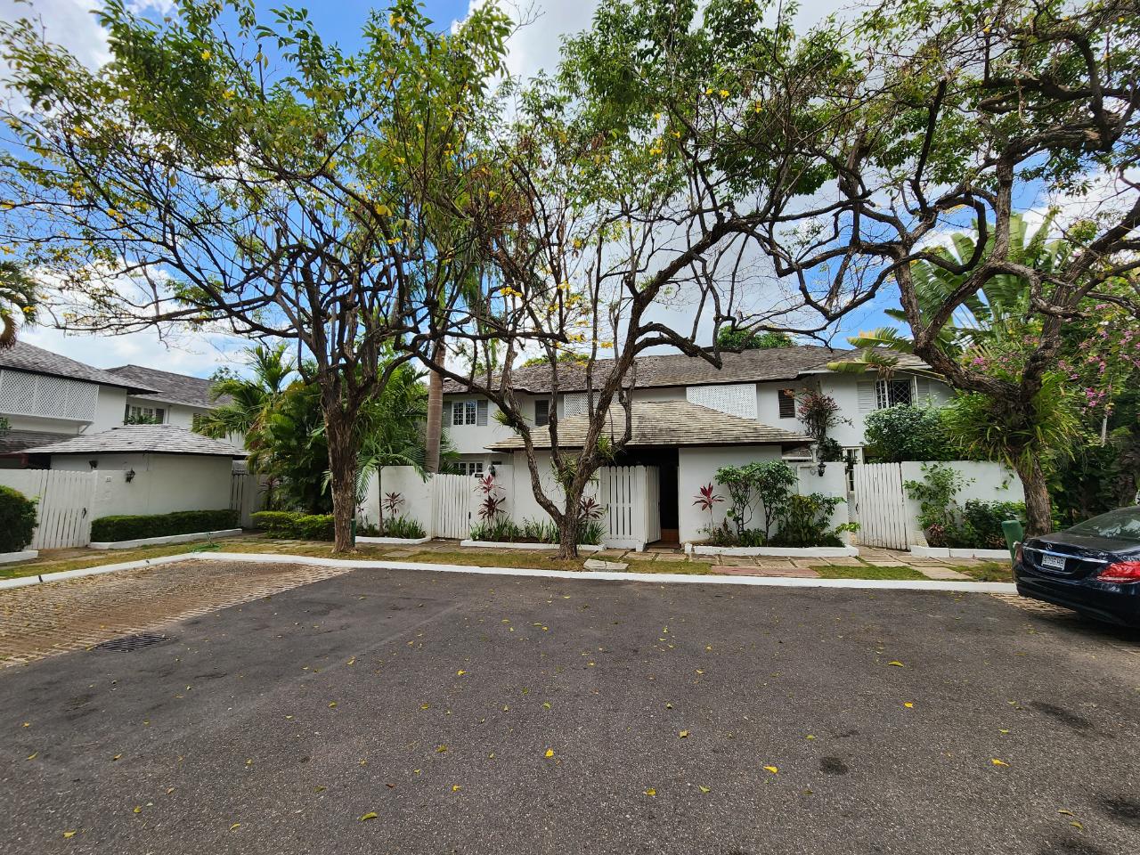 Townhouse for Sale   Kingston 6