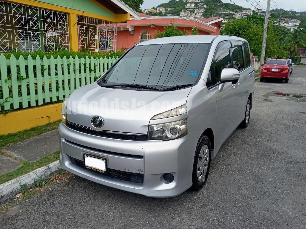 2010 Toyota Voxy