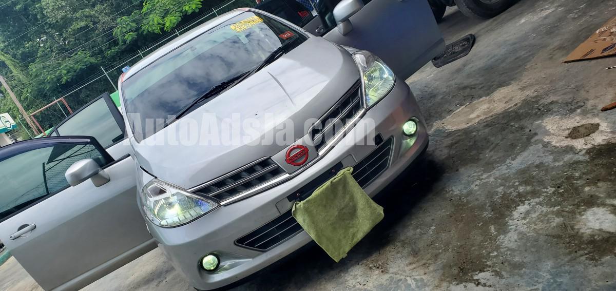 2011 Nissan Tiida latio