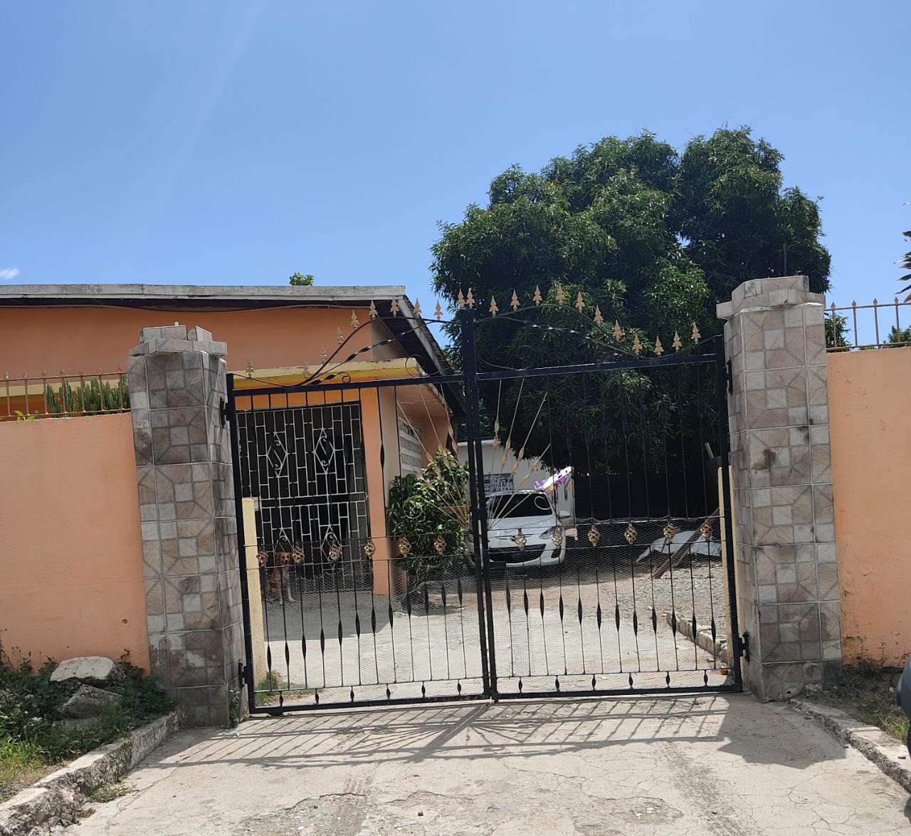 House for Sale   Kingston 11