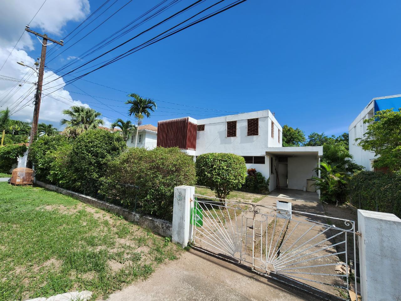 House for Sale   Kingston 8