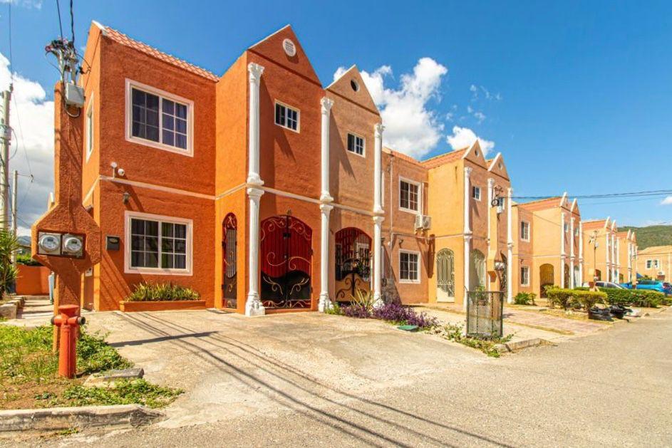 Townhouse for Sale   Kingston 5