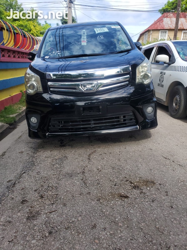 Toyota Noah 2,0L 2013