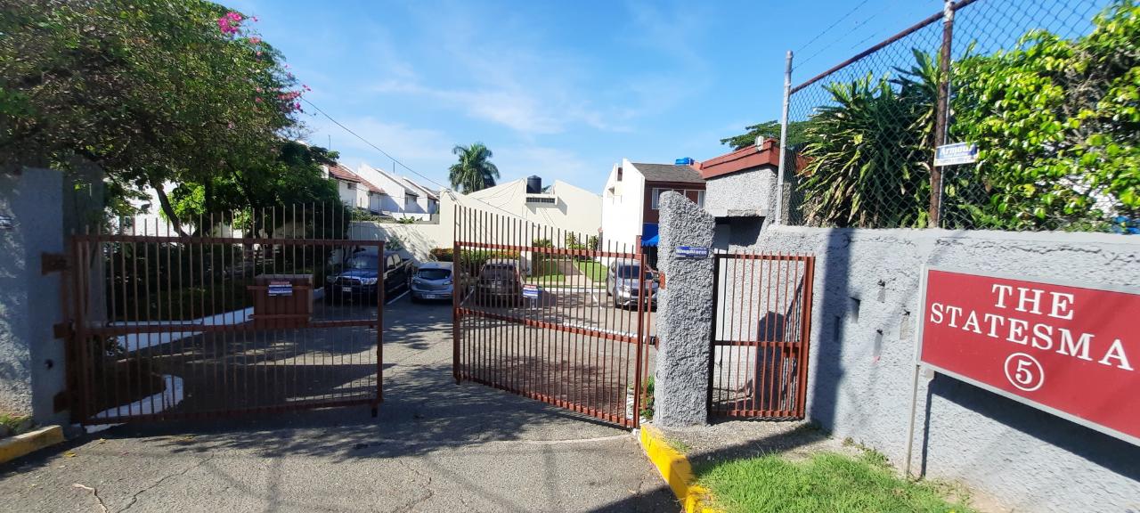 Townhouse for Sale   Kingston 10