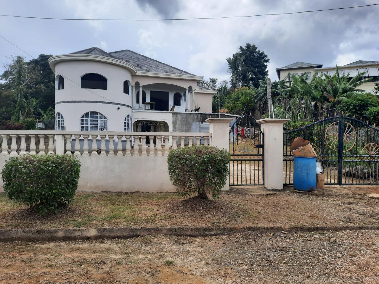 House for Sale   Hat Field
