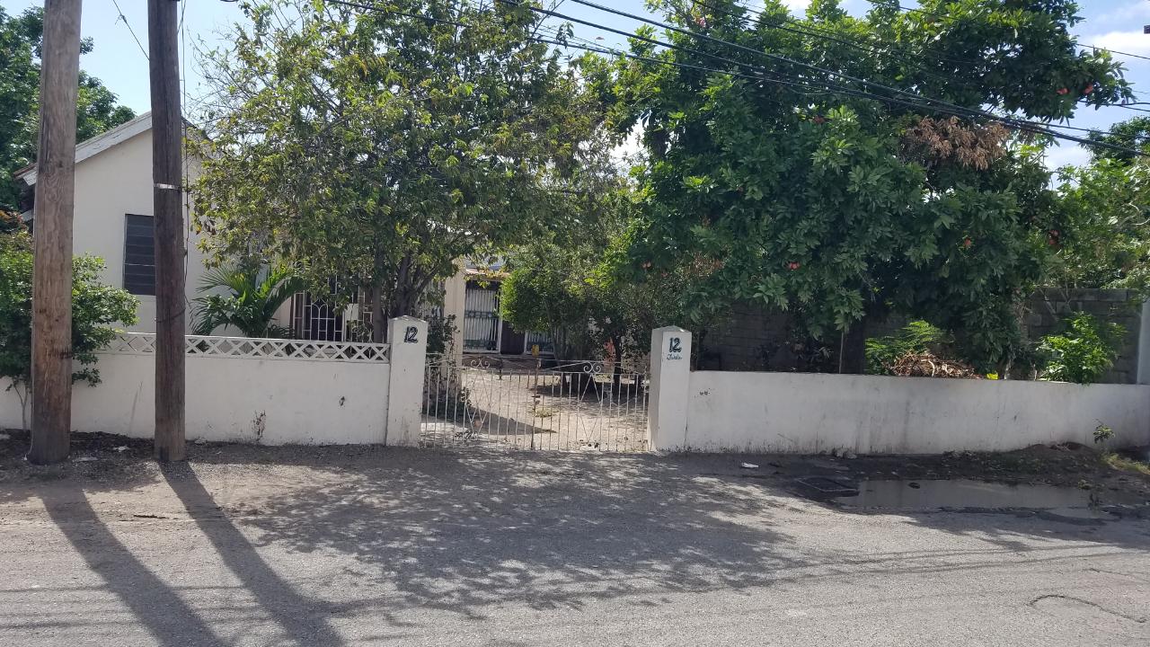 House for Sale   Kingston 10