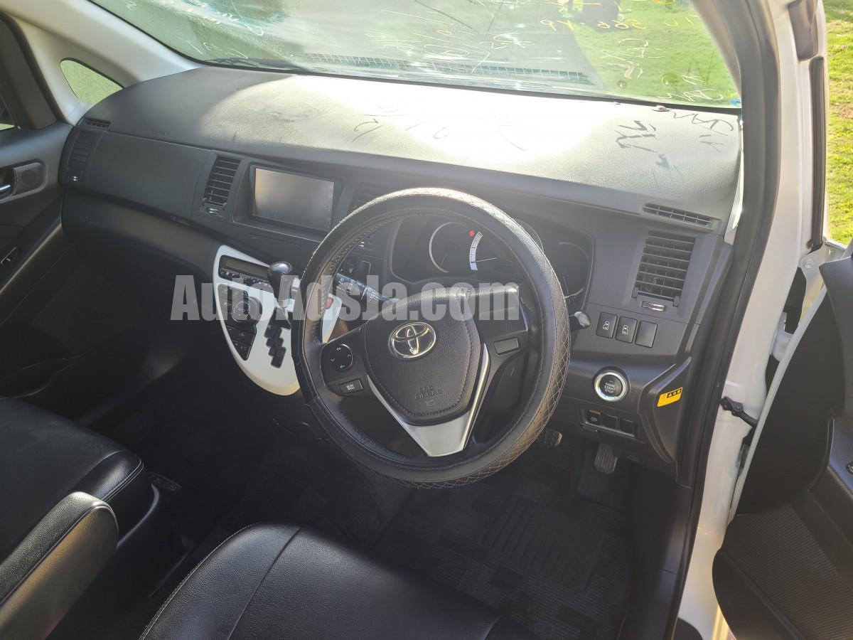 2012 Toyota Isis