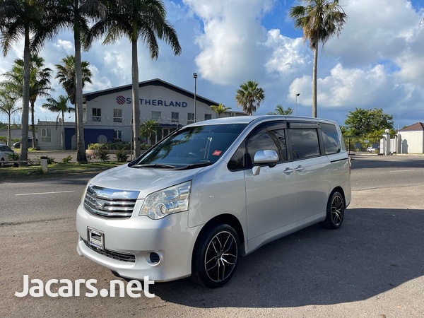 Toyota Noah 2,0L 2012