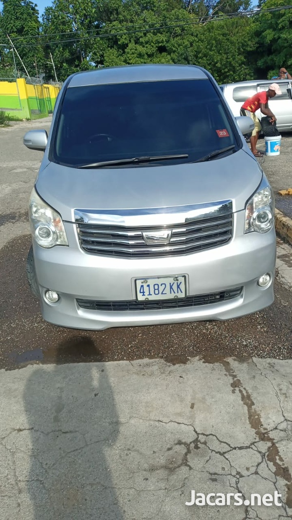 2012 Toyota Noah