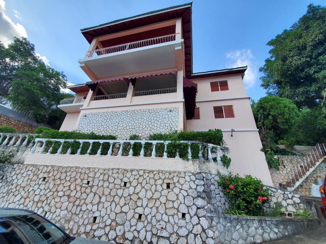 House for Sale   Kingston 8