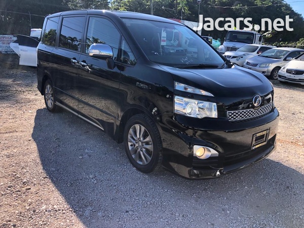 Toyota Voxy 2,0L 2013