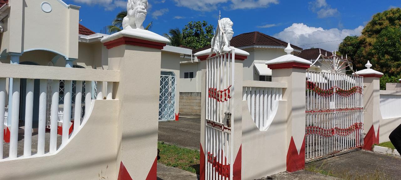House for Sale Lysons