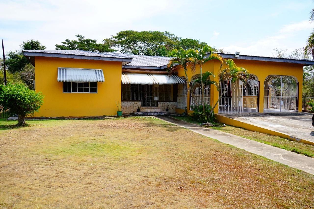 House for Sale   Black River