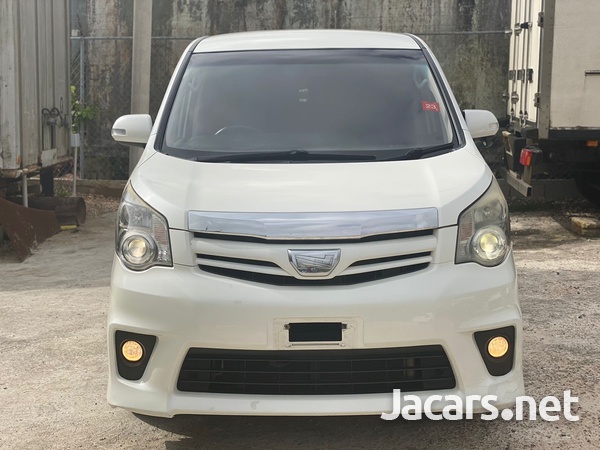 Toyota Noah 2,0L 2011