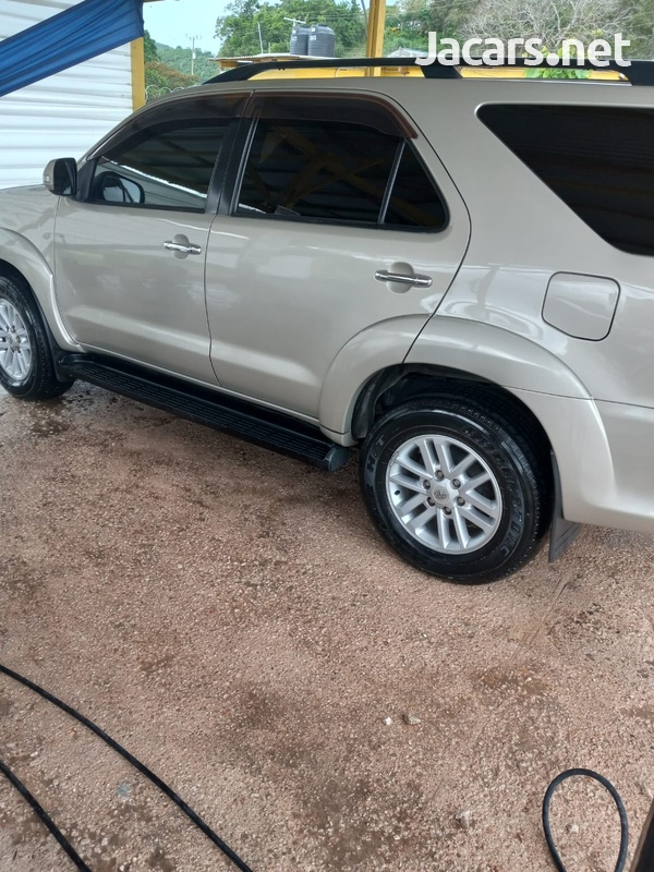 Toyota Fortuner 2,8L 2012