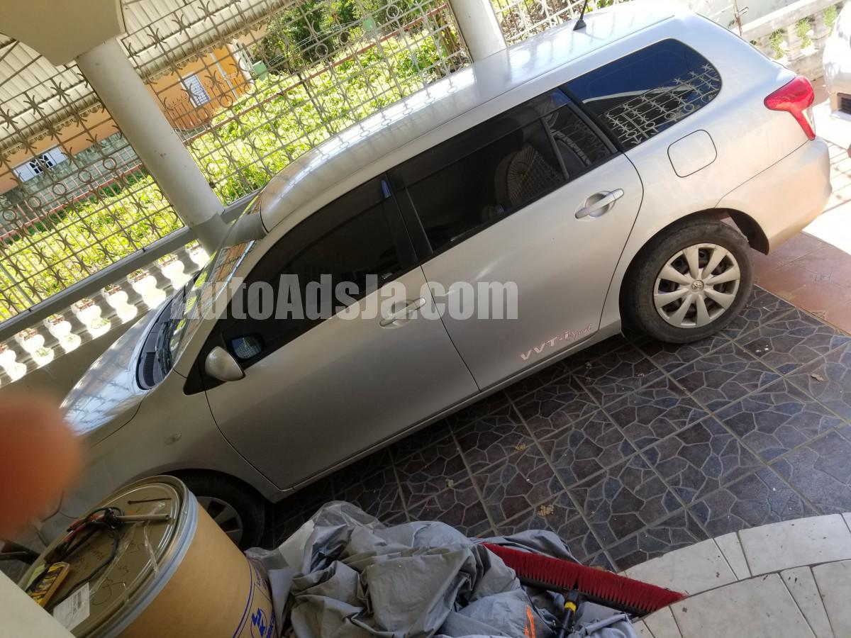 2012 Toyota fielder