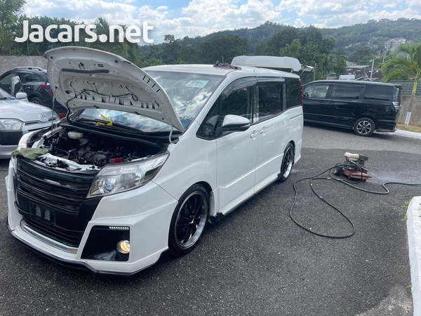 Toyota Noah 2,0L 2015