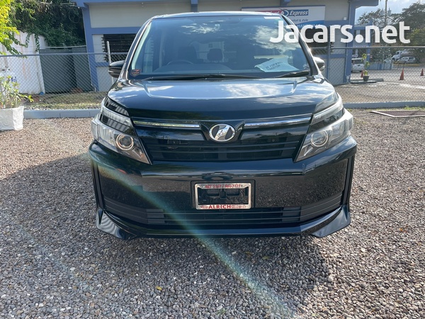 Toyota Voxy 2,0L 2016