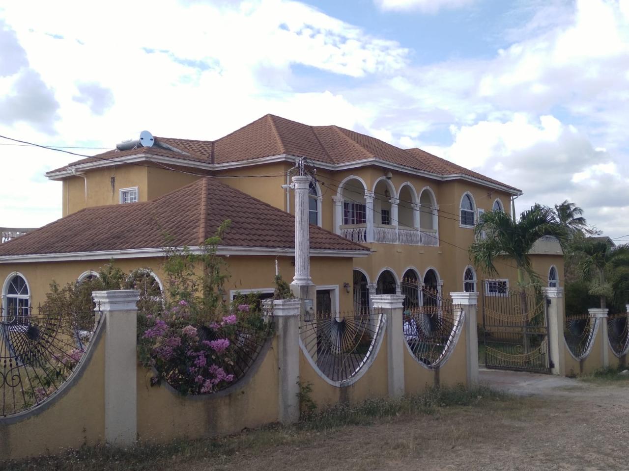 House for Sale   May Pen