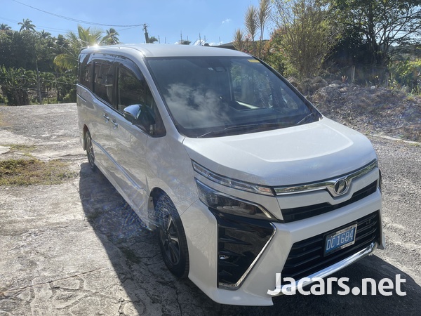 Toyota Voxy 2,0L 2019