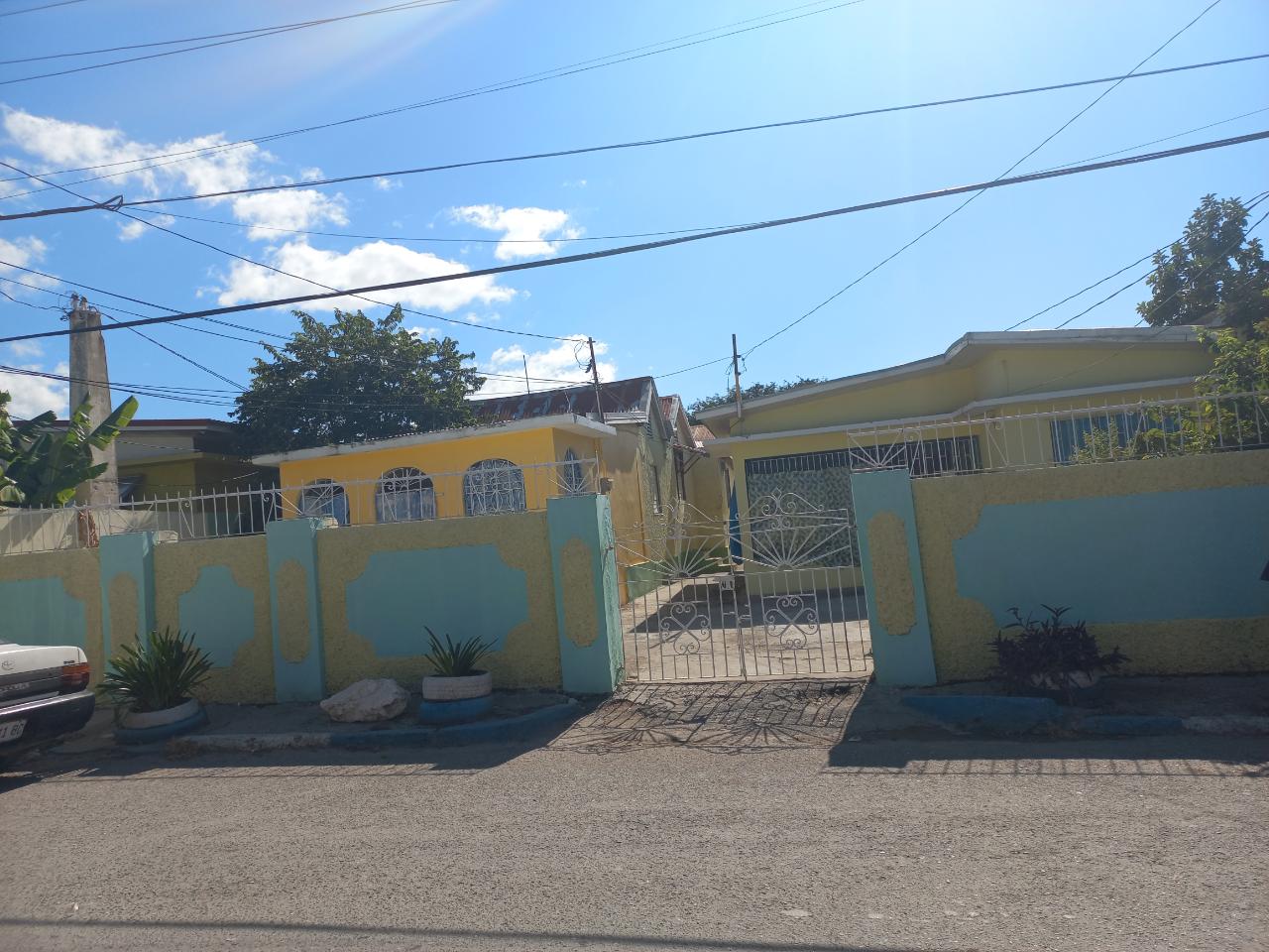 House for Sale   Kingston 13