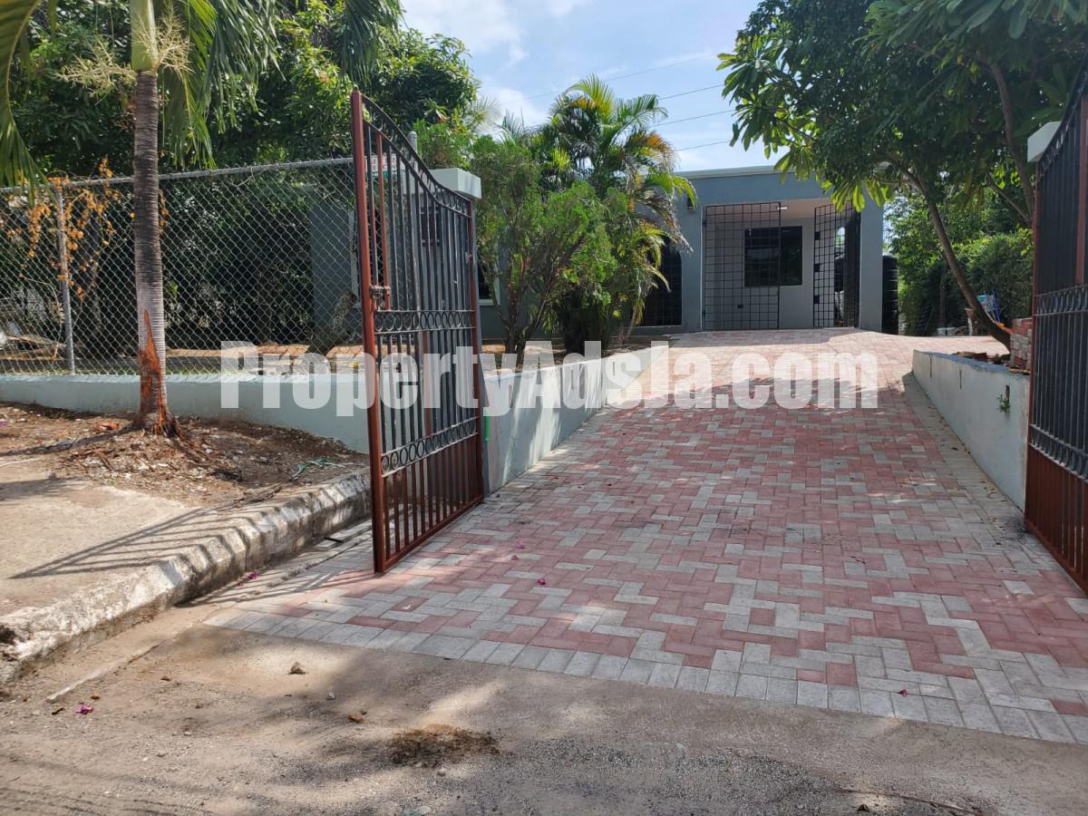 4 bed House For Sale in Off Annette Crescent, Kingston / St. Andrew, Jamaica