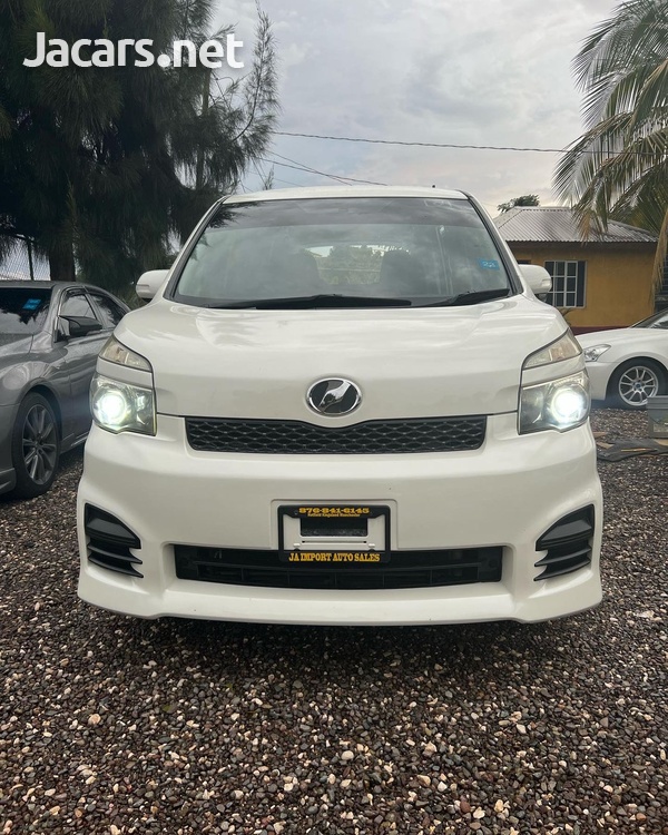 Toyota Voxy 2,0L 2010