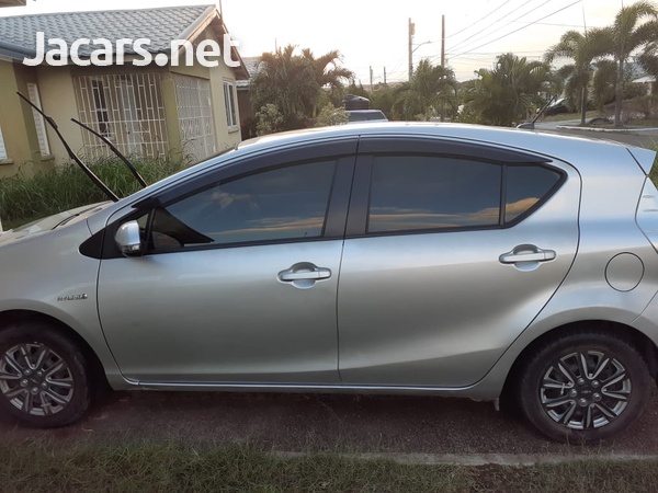 Toyota Aqua 1,5L 2012