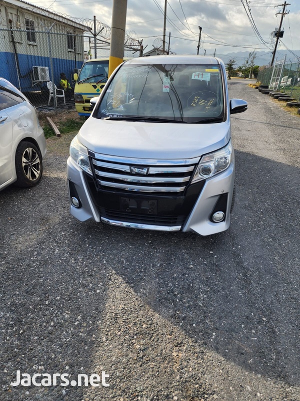 Toyota Noah 2,0L 2015