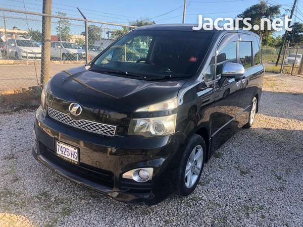 Toyota Voxy 2,0L 2011