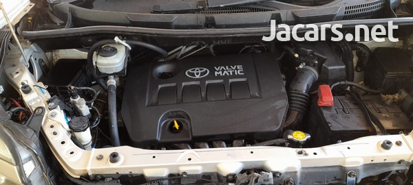 Toyota Voxy 1,8L 2011