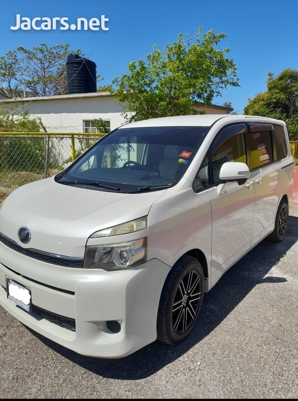 Toyota Voxy 2,0L 2011